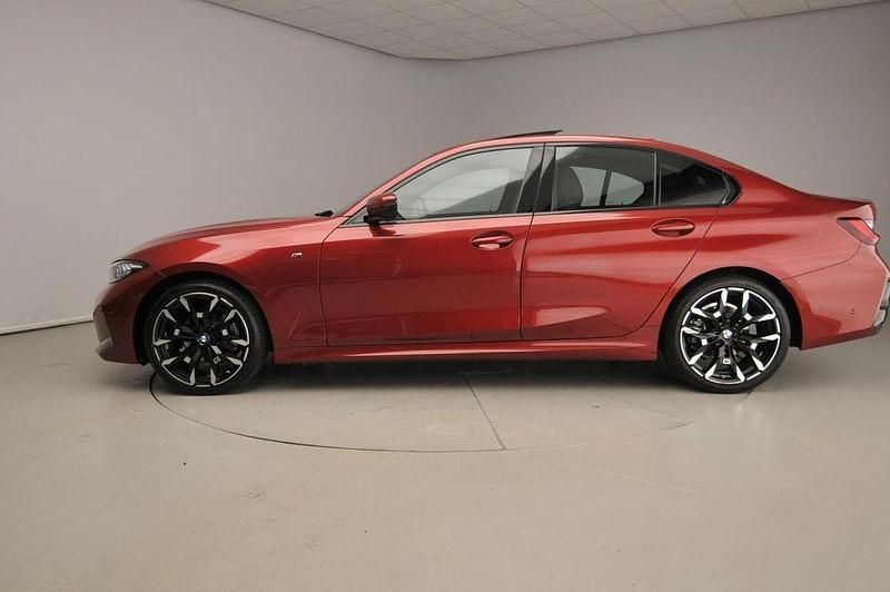 Gebraucht BMW 320 M Sport 184 PS (135 kW) 2025 Rot Limousine