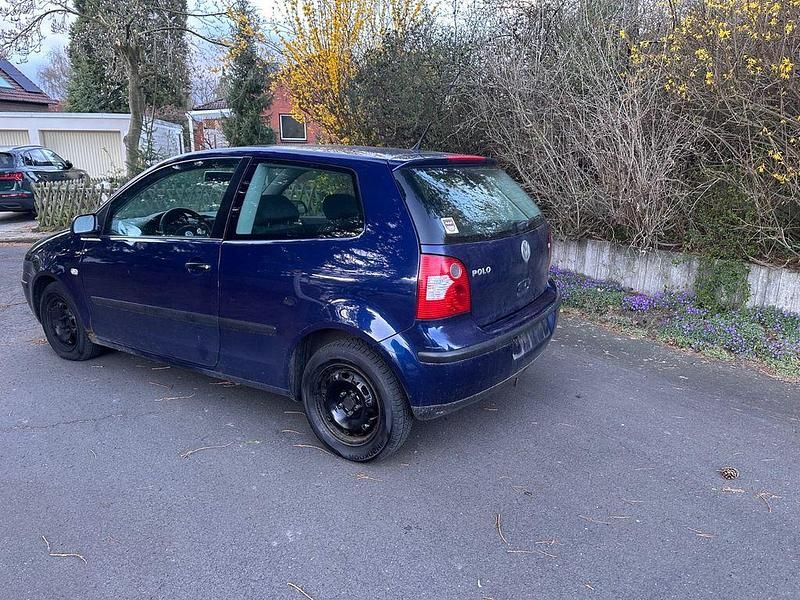Gebraucht VW Polo Basis 64 PS (47 kW) 2002 Blau Kleinwagen