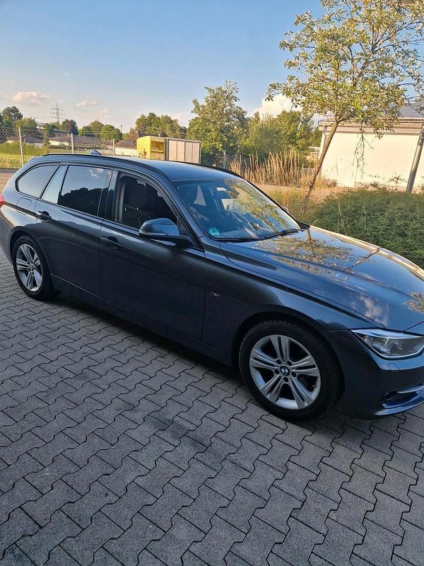 Grau Gebraucht 2015 BMW 320 Kombi | 11.999 € (Etwas zu teuer) - Bild 1/4