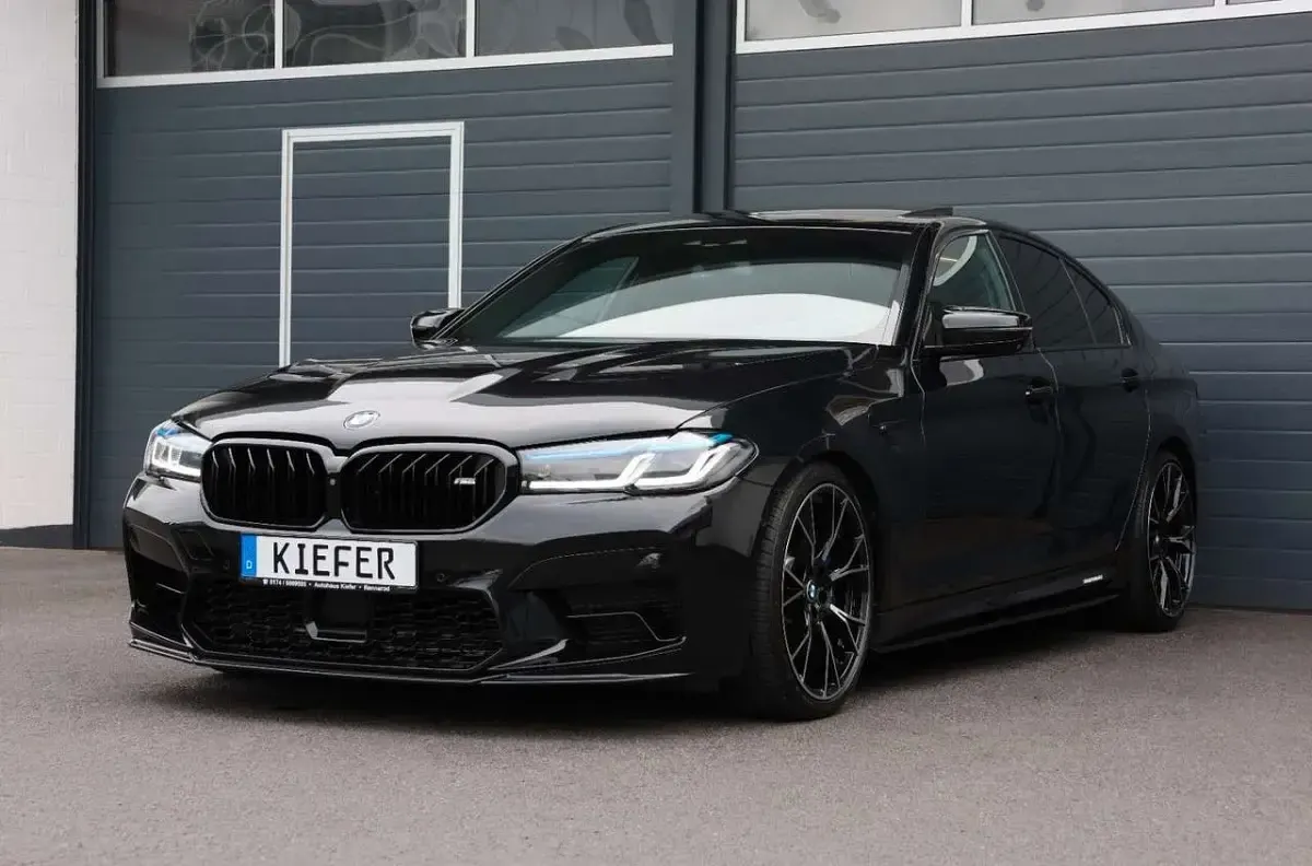 Gebraucht BMW 550 462 PS (339 kW) 2017 Black sapphire metallic Limousine