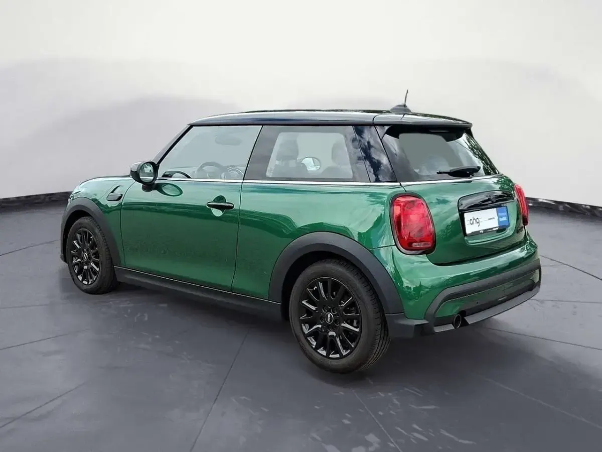 Gebraucht Mini Cooper Classic 136 PS (100 kW) 2023 Grün Kleinwagen