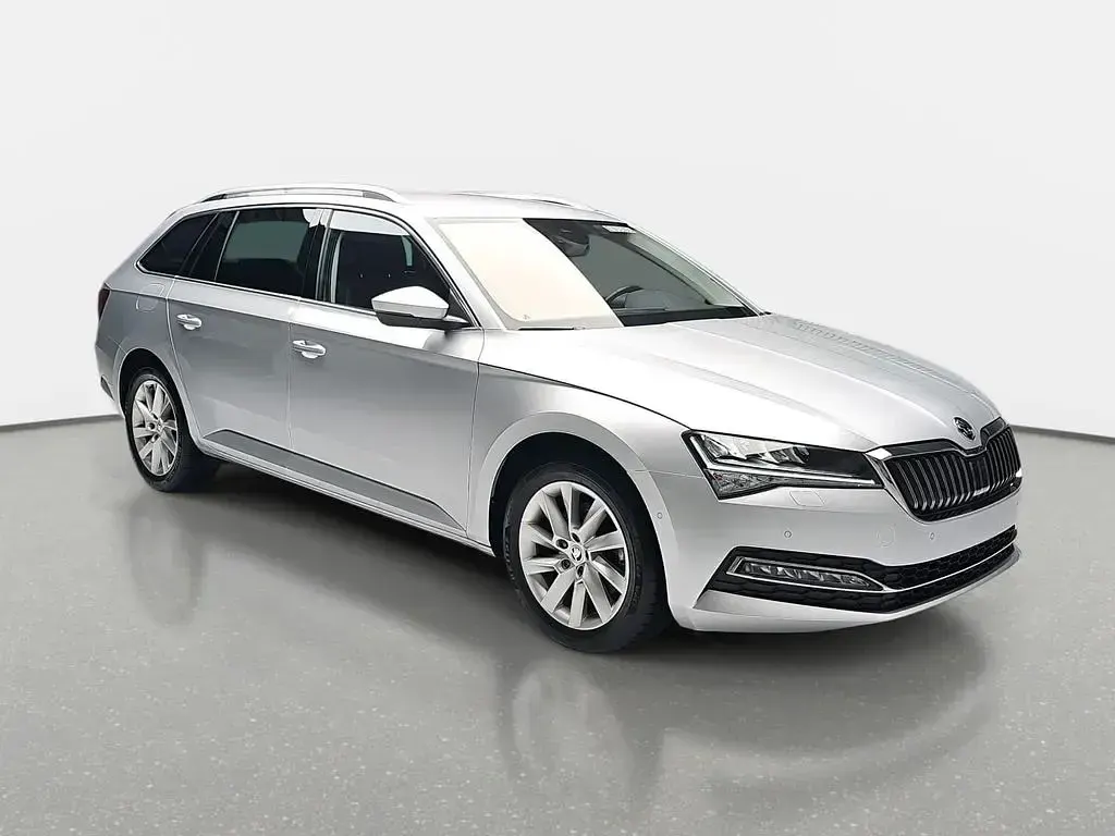 Gebraucht Skoda Superb Style 150 PS (110 kW) 2024 Silber Kombi