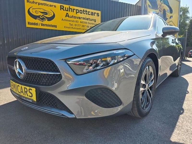 Gebraucht Mercedes A200 Progressive 163 PS (119 kW) 2024 Grau Limousine