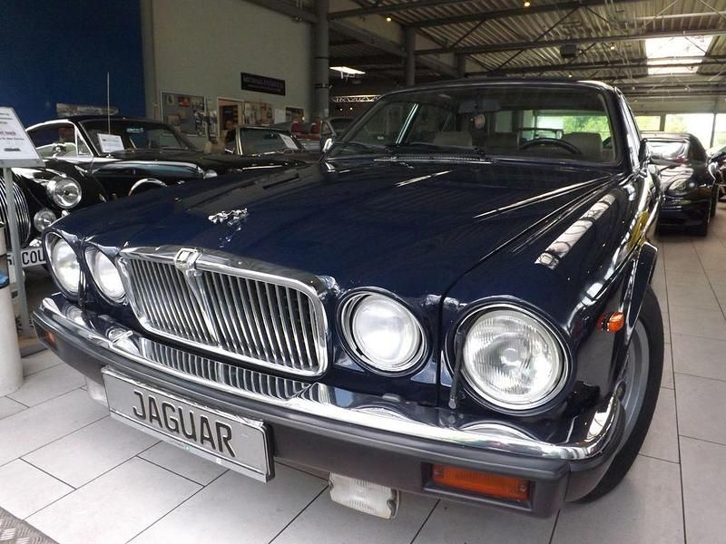Blau Gebraucht 1990 Jaguar XJ12 S Limousine | 9.850 € - Bild 1/4