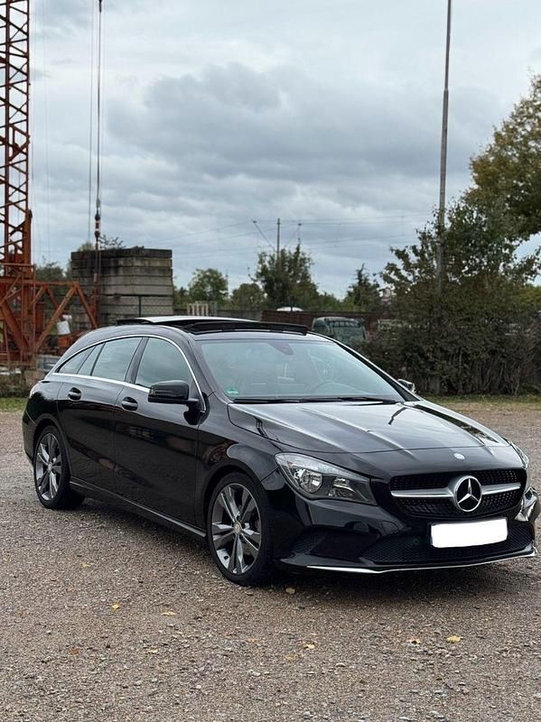 Schwarz Gebraucht 2017 Mercedes CLA220 Shooting Brake Kombi | 16.900 € (Superpreis) - Bild 1/4