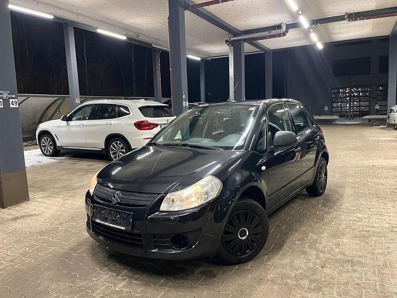 Schwarz Gebraucht 2008 Suzuki SX4 Limousine | 1.299 € (Superpreis) - Bild 1/4