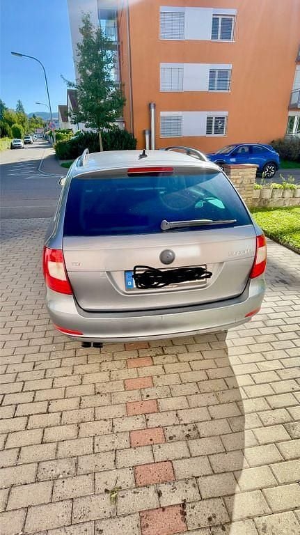 Gebraucht Skoda Superb 140 PS (102 kW) 2013 Silber Limousine