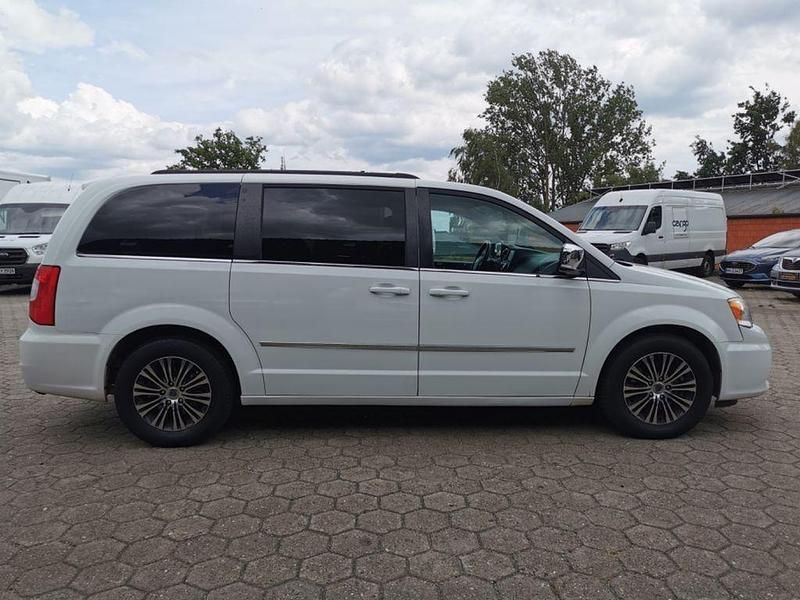 Gebraucht Lancia Voyager S 177 PS (130 kW) 2015 Colore esterno (bright white) Van / Kleinbus