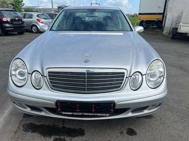 Brillantsilber metalliclack Gebraucht 2005 Mercedes E200 Limousine | 4.650 € (Superpreis) - Bild 1/4