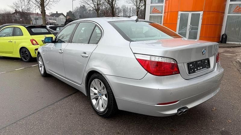 Gebraucht BMW 525 197 PS (144 kW) 2008 Silber (titansilber metallic) Limousine
