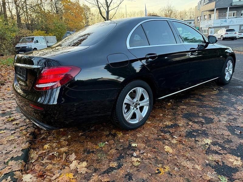 Gebraucht Mercedes E200 184 PS (135 kW) 2019 Schwarz Limousine