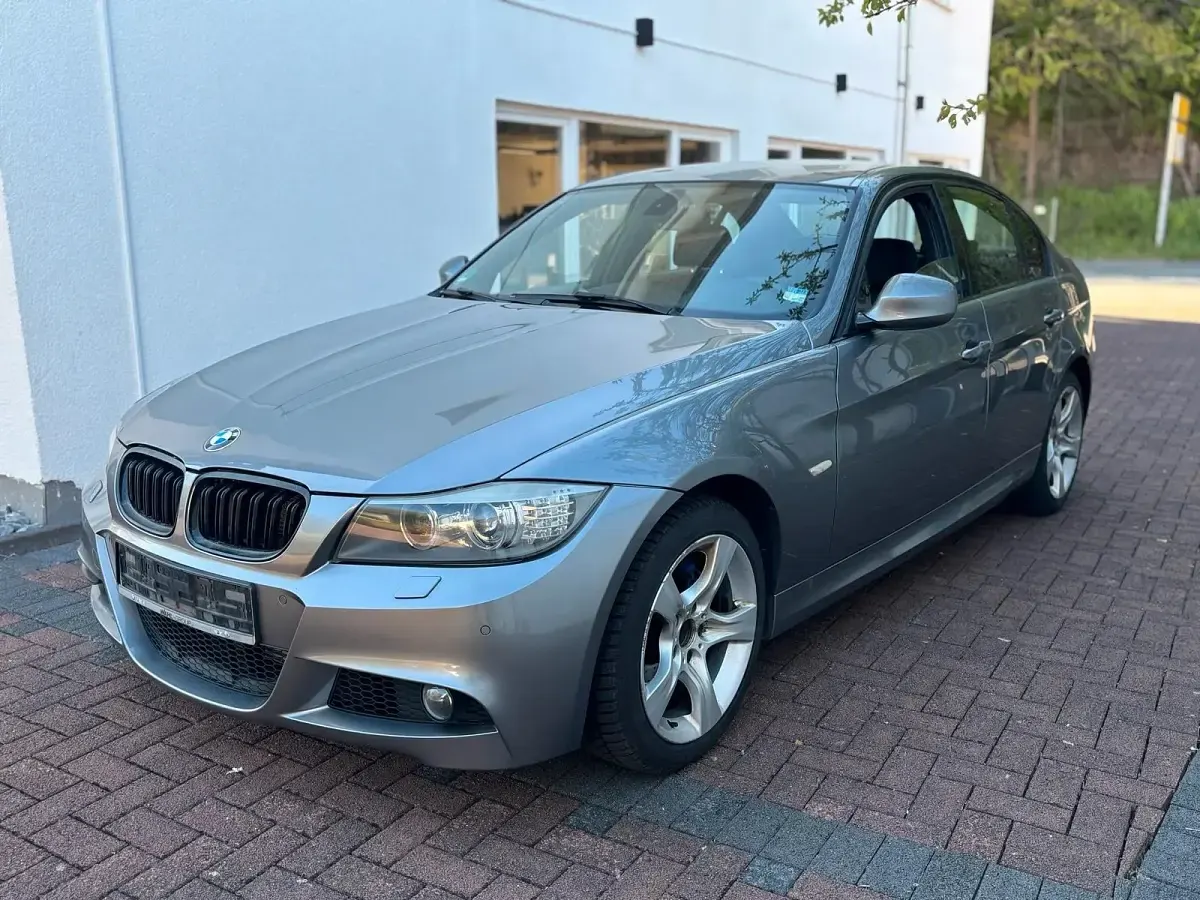 Gebraucht BMW 320 M Sport 184 PS (135 kW) 2011 Grau Limousine
