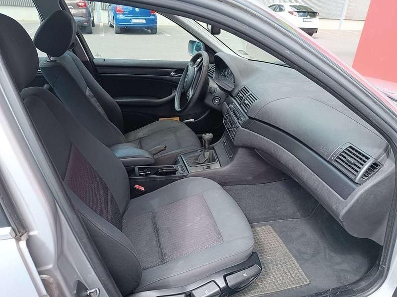 Silber Gebraucht 2005 BMW 320 Lifestyle Kombi | 1.400 € (Guter Preis) - Bild 1/4