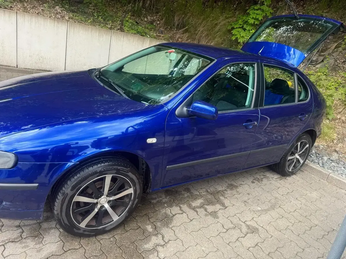 Occasion Seat Leon 100 ch (73 kW) 2002 Bleue Citadine