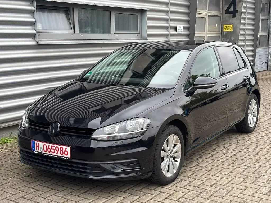 Gebraucht VW Golf VII Trendline 110 PS (80 kW) 2018 Schwarz Limousine