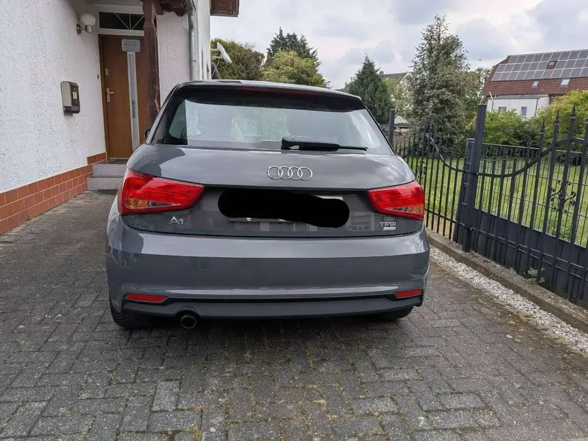 Gebraucht Audi A1 Design 95 PS (69 kW) 2016 Grau Kleinwagen