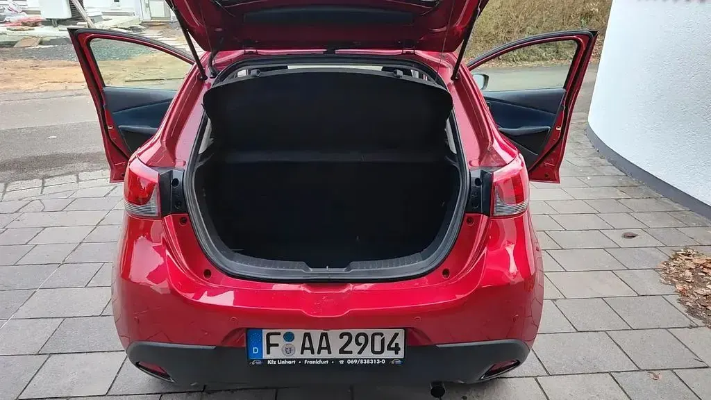 Gebraucht Mazda 2 Sports-Line 105 PS (77 kW) 2015 Rot Limousine