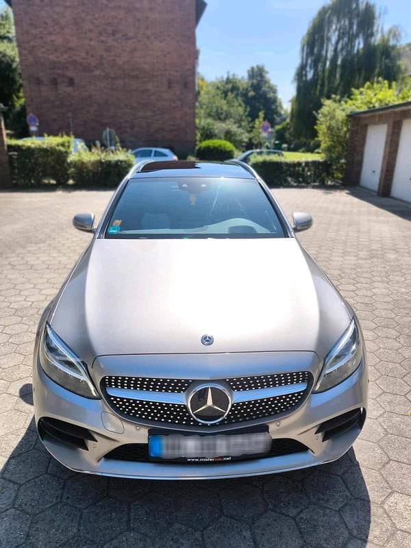 Grau Gebraucht 2020 Mercedes C300 AMG line Kombi | 23.900 € (Guter Preis) - Bild 1/4