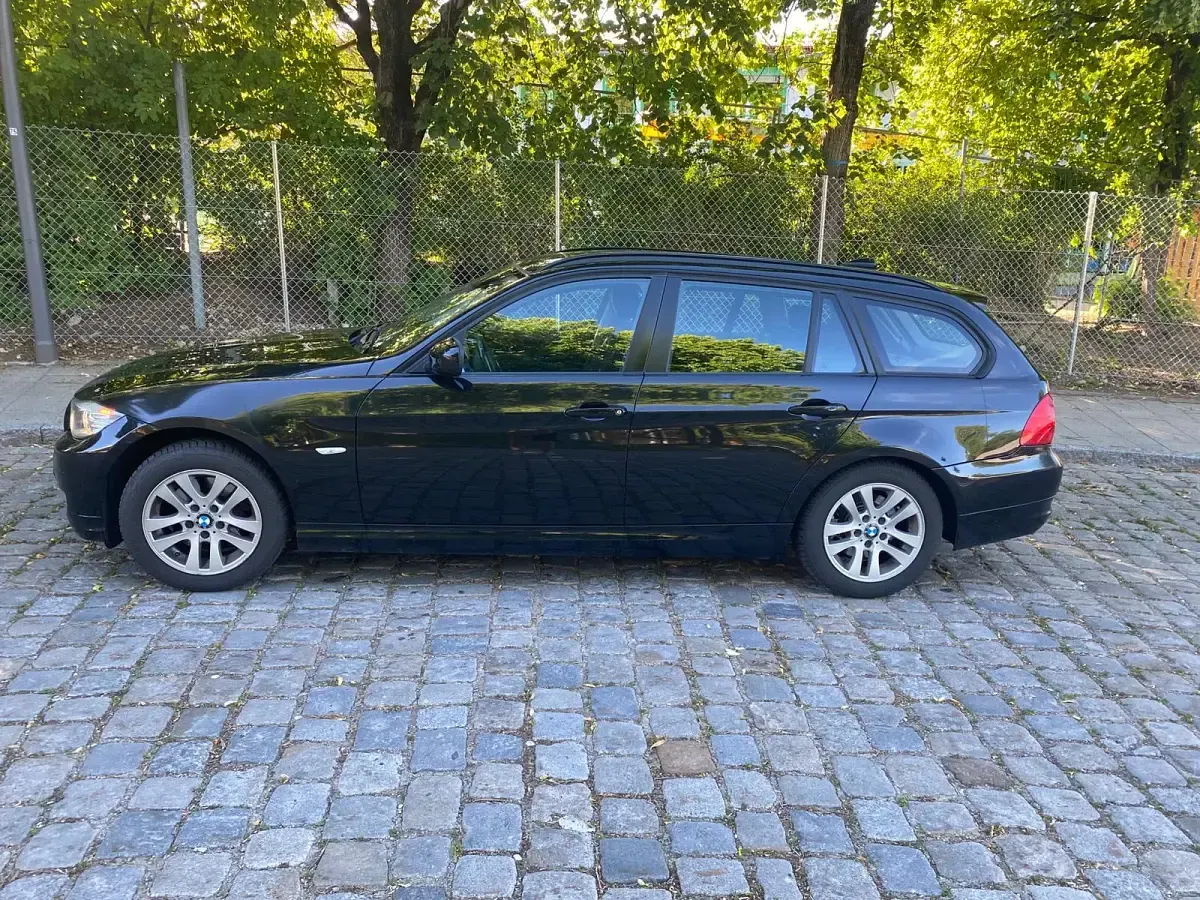 Gebraucht BMW 320 170 PS (125 kW) 2011 Schwarz Kombi