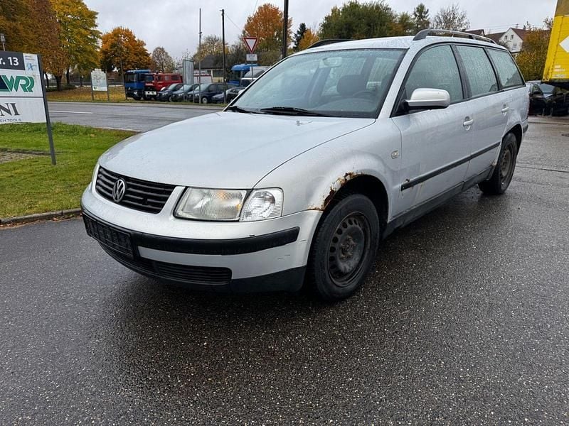 Silber Gebraucht 2000 VW Passat Kombi | 250 € (Superpreis) - Bild 1/4