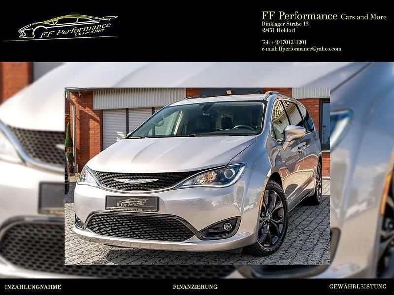 Grau Gebraucht 2018 Chrysler Pacifica Limited SUV | 23.999 € (Superpreis) - Bild 1/4