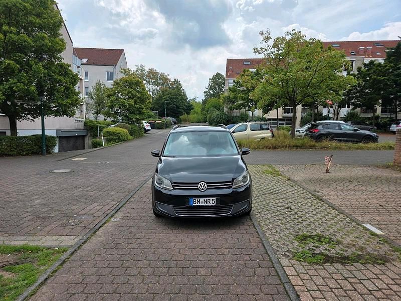 Schwarz Gebraucht 2010 VW Touran Van / Kleinbus | 4.299 € (Fairer Preis) - Bild 1/4