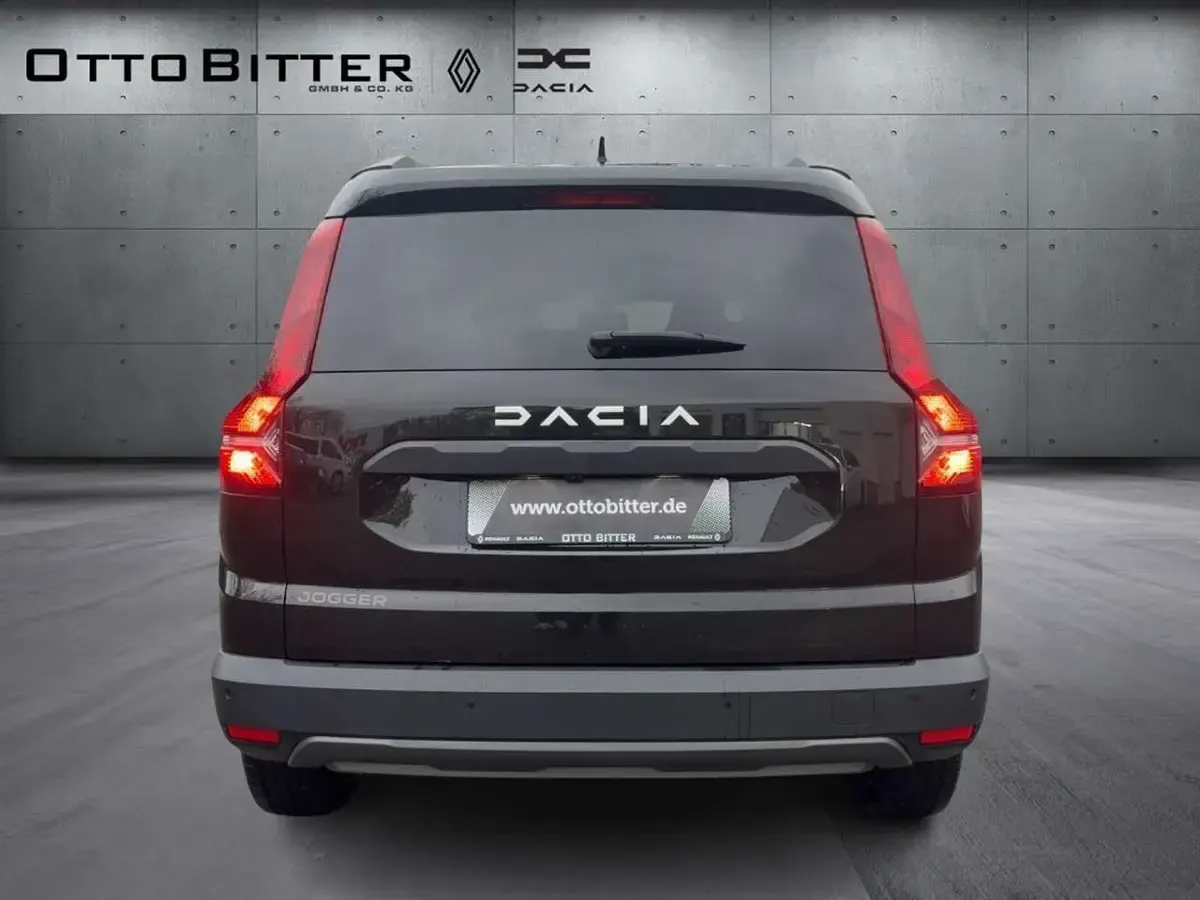 Gebraucht Dacia Jogger Extreme 101 PS (74 kW) 2023 Perlmuttschwarz Van / Kleinbus
