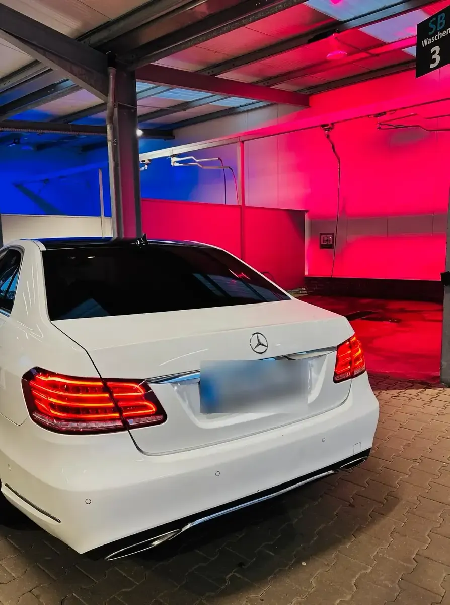 Gebraucht Mercedes E220 177 PS (130 kW) 2014 Weiß Limousine