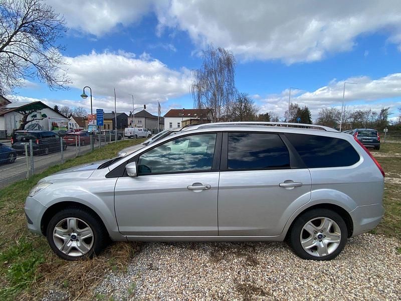 Używany Ford Focus Style 101 KM (74 kW) 2010 Srebrny Kombi