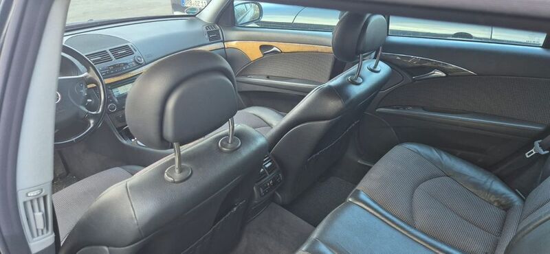 Blau Gebraucht 2004 Mercedes E200 Classic Limousine | 2.500 € (Fairer Preis) - Bild 1/4