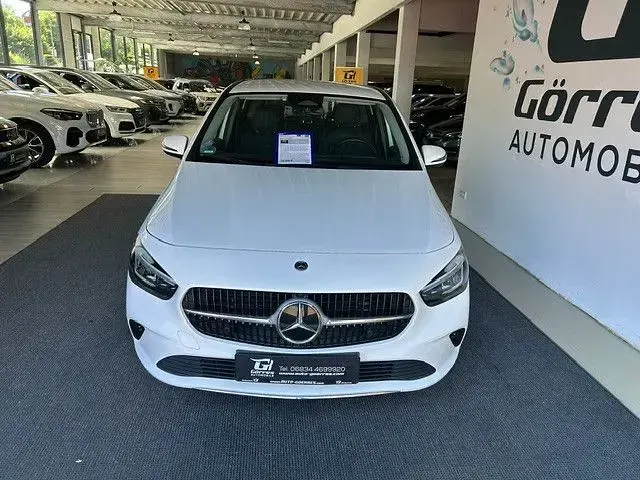 Gebraucht Mercedes B180 Progressive 136 PS (100 kW) 2023 Weiß Van / Kleinbus