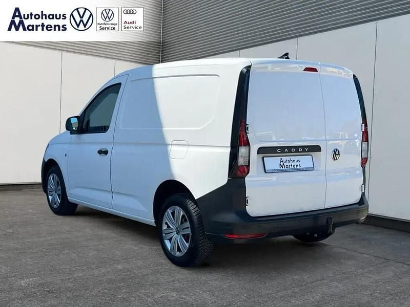 Käytetty VW Caddy 102 HP (75 kW) 2022 Valkoinen Tila-auto