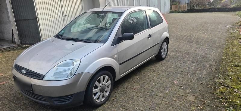 Silber Gebraucht 2004 Ford Fiesta Kleinwagen | 1.500 € (Fairer Preis) - Bild 1/4