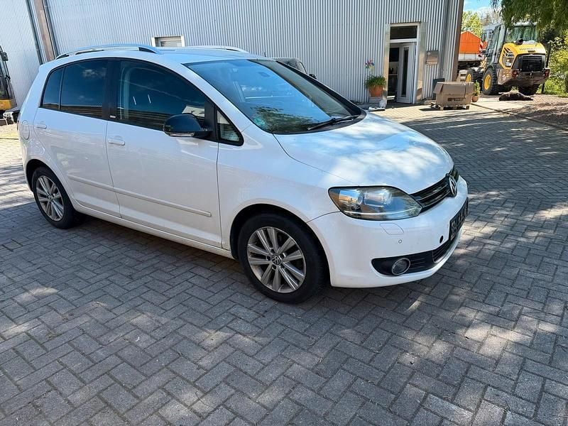 Second-hand VW Golf VII 140 CP (102 kW) 2012 Alb Berlinǎ