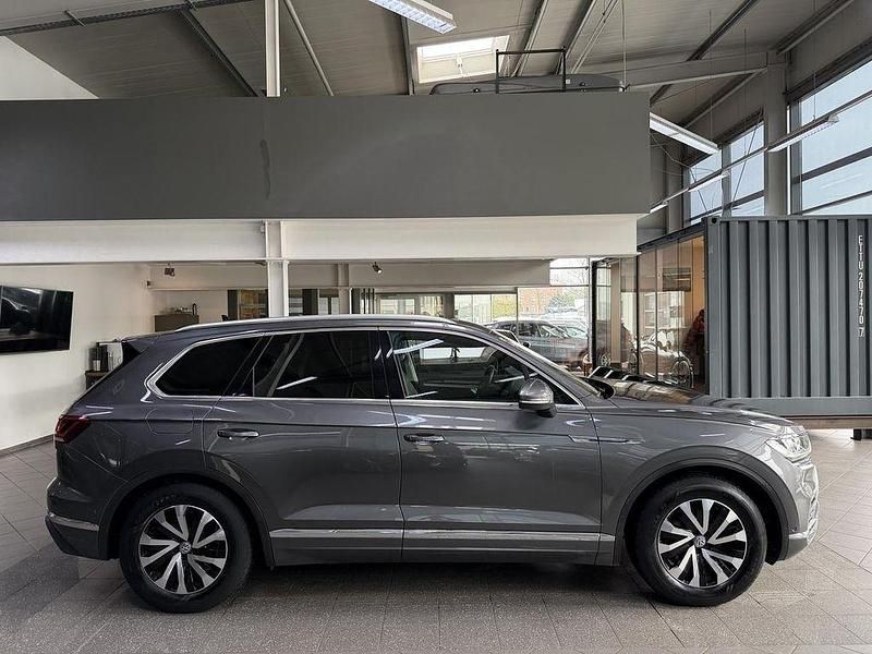 Gebraucht VW Touareg Elegance 286 PS (210 kW) 2020 Siliziumgrau metallic (metallic) SUV