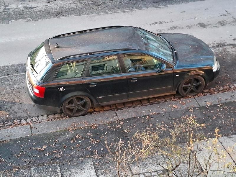 Schwarz Gebraucht 2001 Audi A4 S-Line Kombi | 2.000 € - Bild 1/1