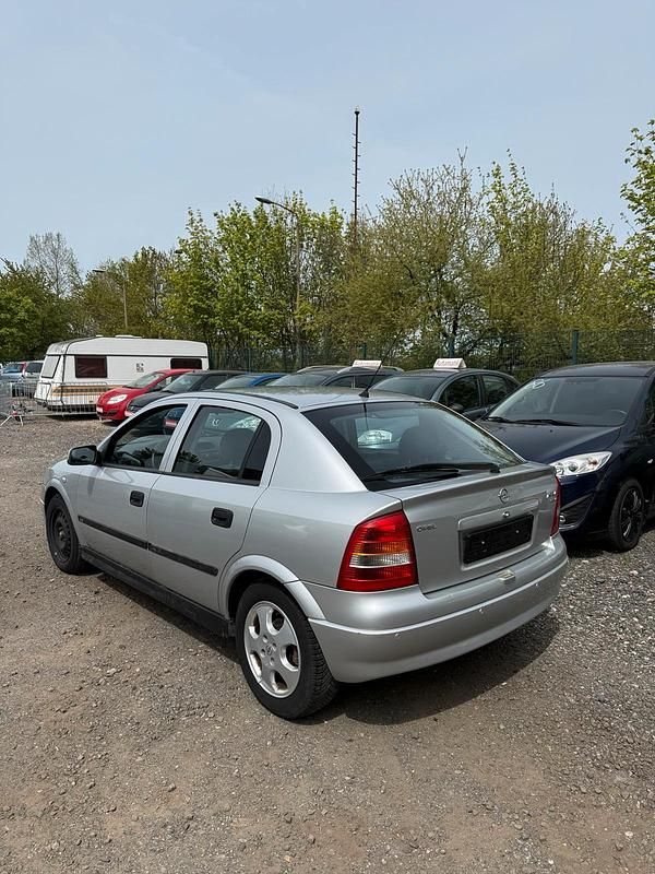 Usado Opel Astra 101 HP (74 kW) 1999 Sedan