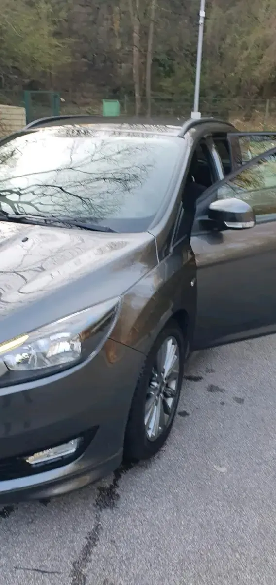 Używany Ford Focus Titanium 125 KM (91 kW) 2018 Brązowy Kombi