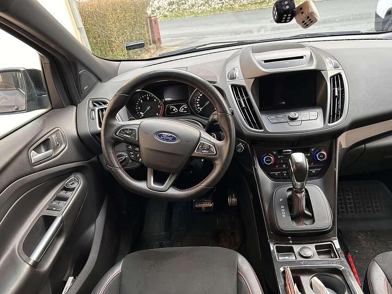 Gebraucht Ford Kuga ST-Line 179 PS (131 kW) 2019 Grau SUV
