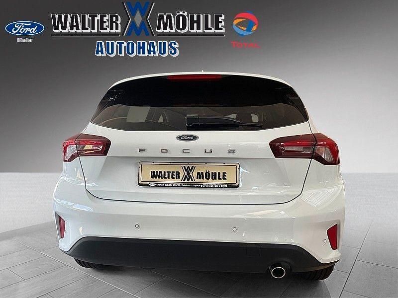 Gebraucht Ford Focus 101 PS (74 kW) 2022 Frostweiß Limousine
