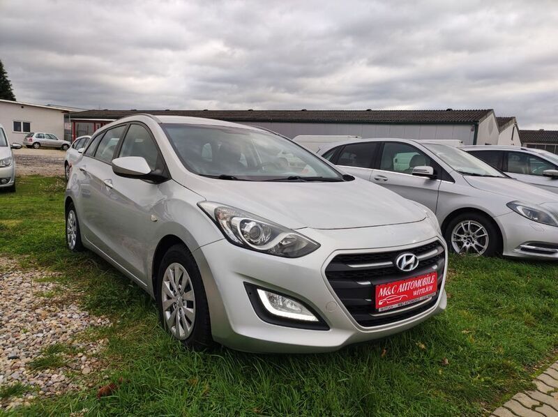 Silber Gebraucht 2016 Hyundai i30 Limousine | 8.199 € (Fairer Preis) - Bild 1/4