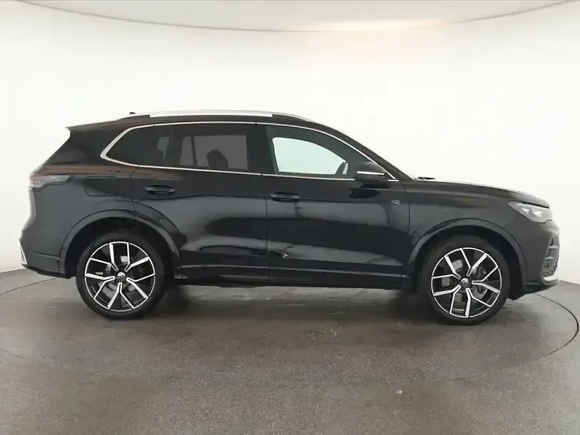 Gebraucht VW Tiguan R-line 193 PS (141 kW) 2025 Deep black perleffekt SUV