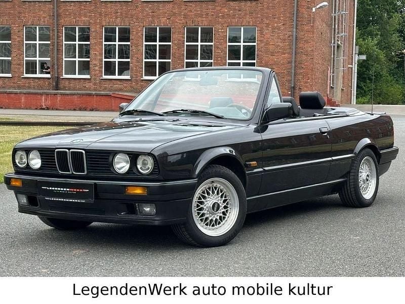 Diamantschwarz metallic Gebraucht 1992 BMW 318 Cabriolet Sport Line Cabrio | 18.900 € - Bild 1/4
