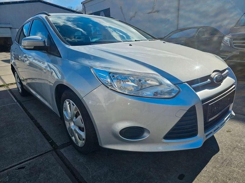 Gebraucht Ford Focus Trend 116 PS (85 kW) 2013 Polarsilber metallic Kombi