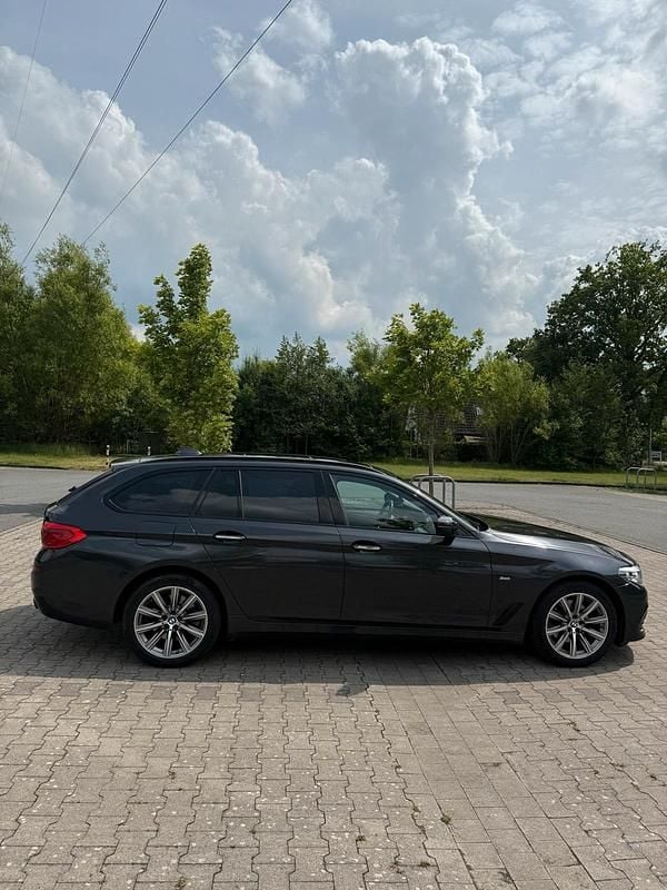 Gebraucht BMW 520 190 PS (139 kW) 2017 Grau Kombi