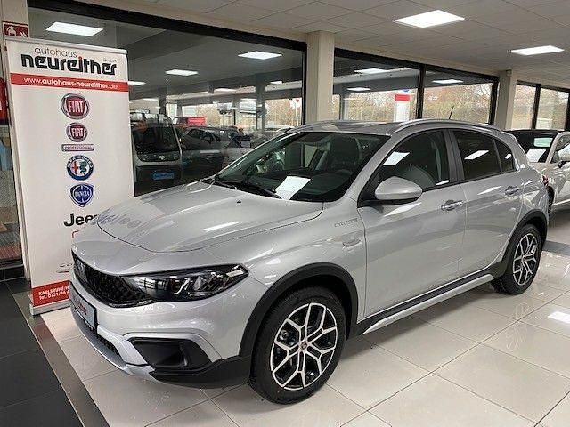 Grau Gebraucht 2023 Fiat Tipo Cross Limousine | 23.890 € (Etwas zu teuer) - Bild 1/4