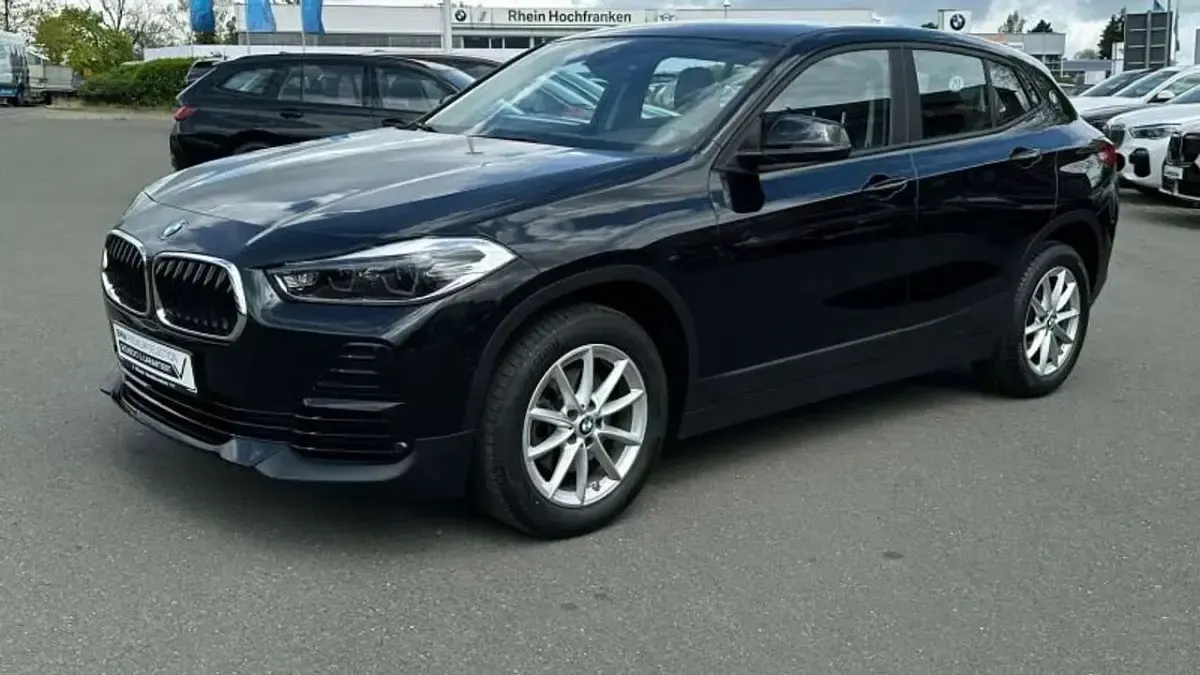 Gebraucht BMW X2 Advantage 136 PS (100 kW) 2022 Black sapphire metallic SUV