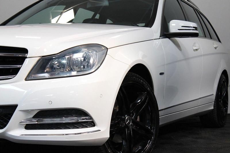 Gebraucht Mercedes C180 156 PS (114 kW) 2012 Weiß Kombi