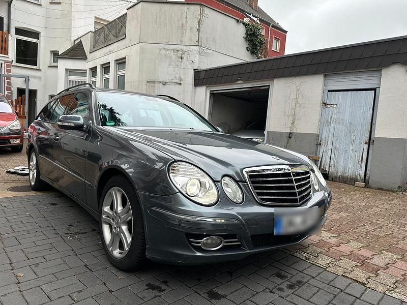 Gebraucht Mercedes E280 Avantgarde 231 PS (169 kW) 2007 Grau Kombi