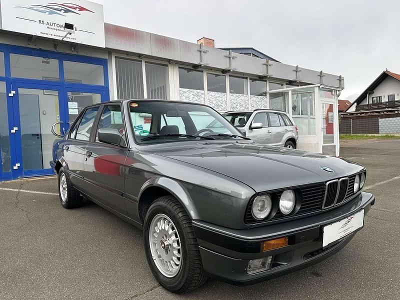 Gebraucht BMW 325 170 PS (125 kW) 1988 Delfingrau met. Limousine
